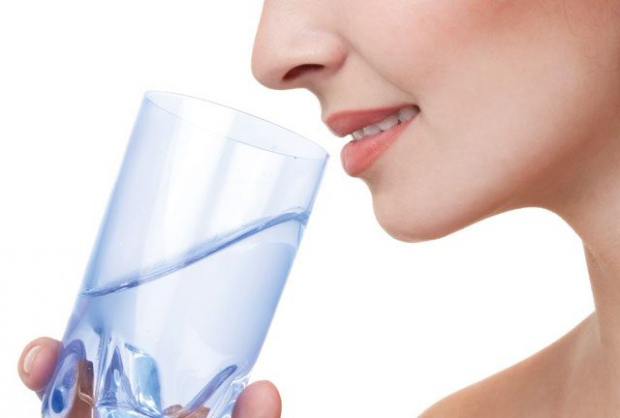 ดื่มน้ำ 15 วิธีบรรเทาอาการปวดประจำเดือน